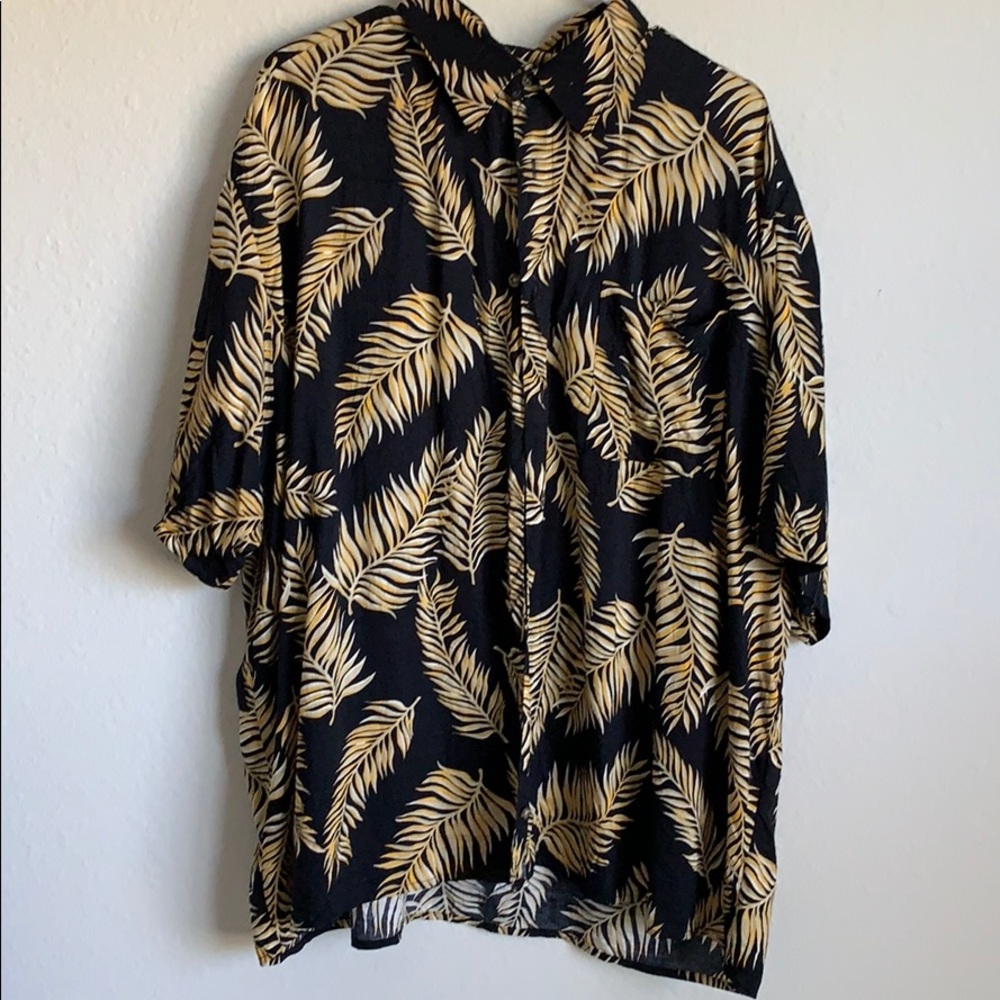 Stylish hawaiian shirt, slightly worn!